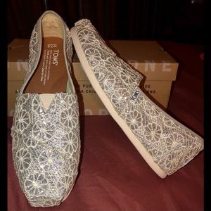 Classic silver crochet glitter TOMS Size 7.5